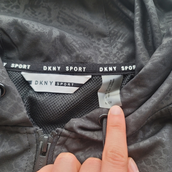 DKNY Snakeskin Print Tracksuit Set - size S - Picture 6 of 15